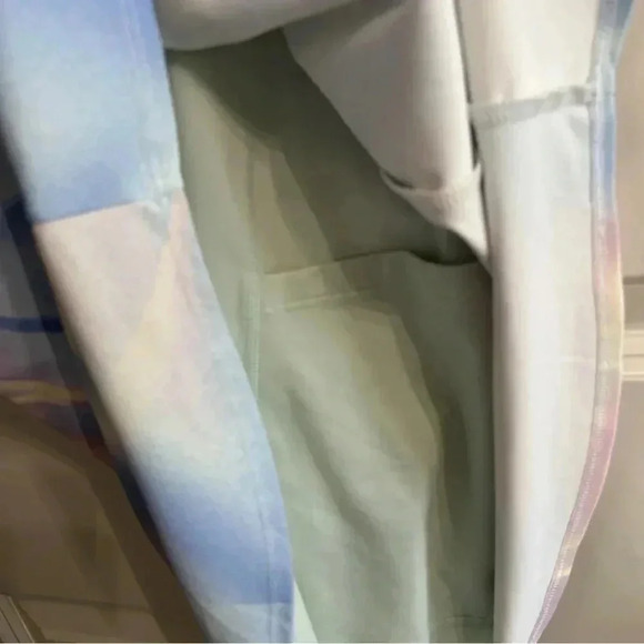 Athletic dress size xxl/18. Pastel. Barely worn… but does have 3 tiny stains. - Picture 10 of 13